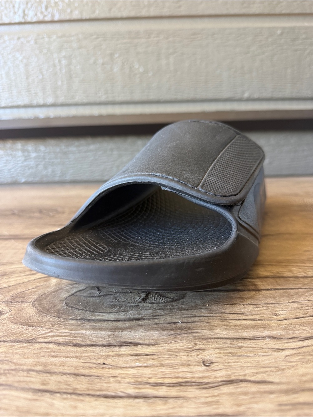 OOFOS Unisex sandals size M 10/ W 12/ EU 43